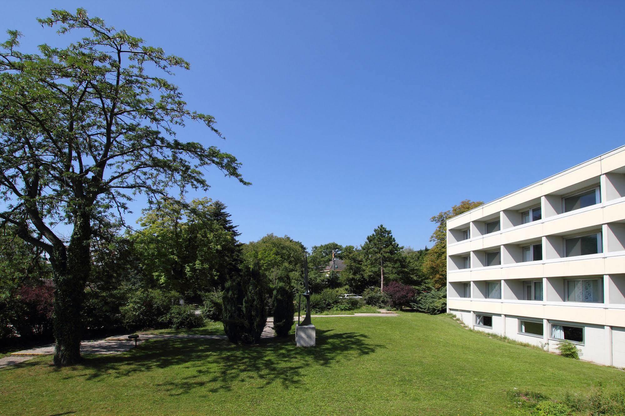 College Garden Hotel Bad Voeslau Exterior photo