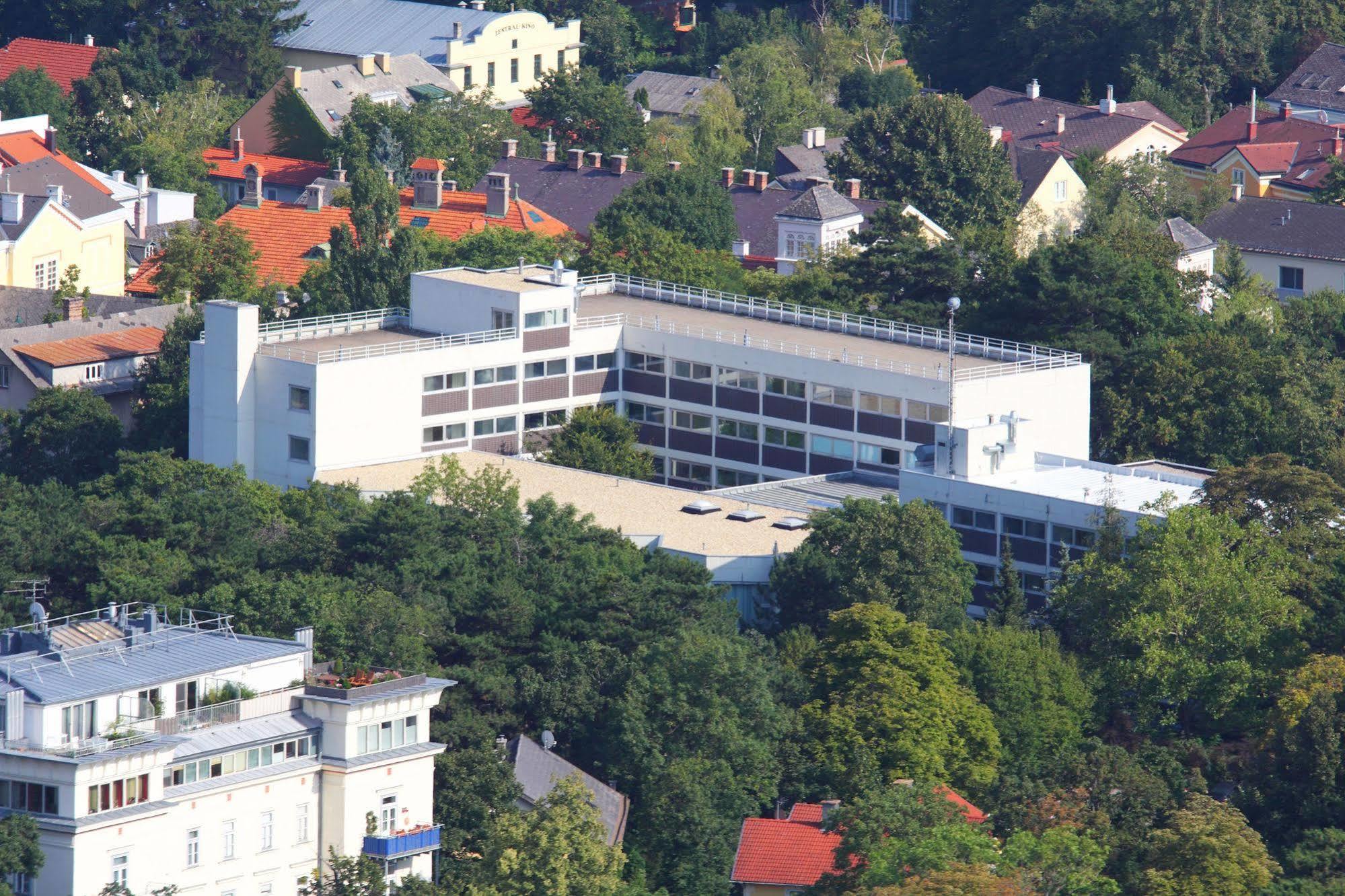 College Garden Hotel Bad Voeslau Exterior photo