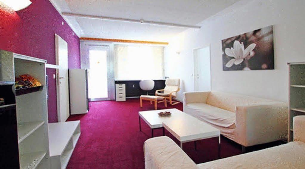 College Garden Hotel Bad Voeslau Exterior photo