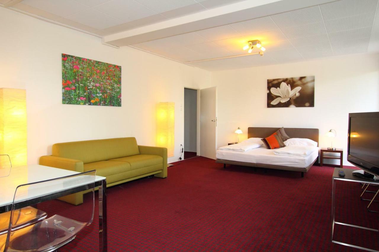 College Garden Hotel Bad Voeslau Exterior photo