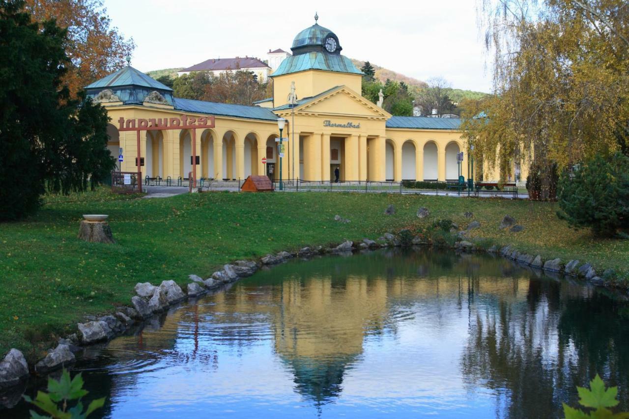 College Garden Hotel Bad Voeslau Exterior photo